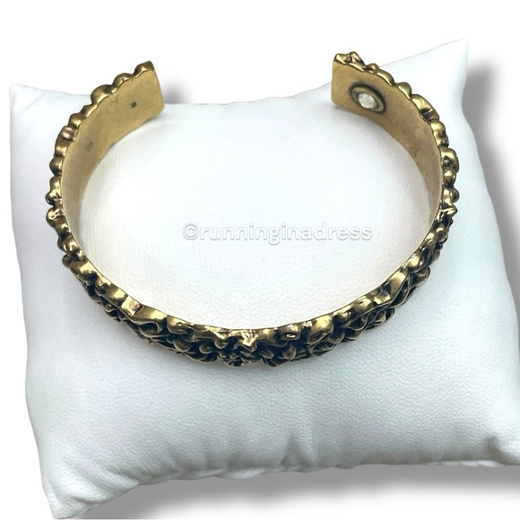 Gucci Lion Mane Cuff Bracelet In Aged Gold-tone With Crystal - Picture 8 of 13